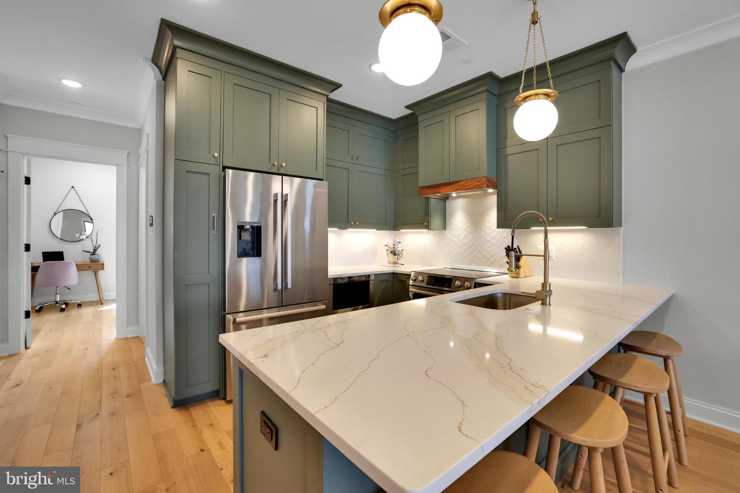 217 16TH ST NE #7, WASHINGTON, District Of Columbia 20002, 2 Bedrooms Bedrooms, 5 Rooms Rooms,2 BathroomsBathrooms,Residential,For sale,217 16TH ST NE #7,DCDC2221148 MLS # DCDC2221148