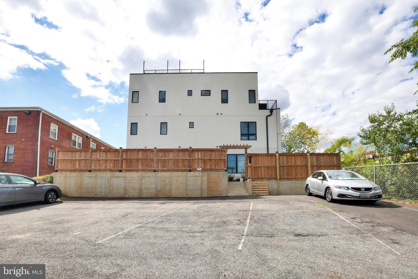 217 16TH ST NE #7, WASHINGTON, District Of Columbia 20002, 2 Bedrooms Bedrooms, 5 Rooms Rooms,2 BathroomsBathrooms,Residential,For sale,217 16TH ST NE #7,DCDC2221148 MLS # DCDC2221148