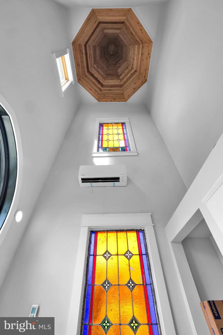 217 16TH ST NE #7, WASHINGTON, District Of Columbia 20002, 2 Bedrooms Bedrooms, 5 Rooms Rooms,2 BathroomsBathrooms,Residential,For sale,217 16TH ST NE #7,DCDC2221148 MLS # DCDC2221148