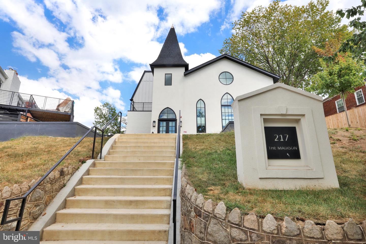 217 16TH ST NE #7, WASHINGTON, District Of Columbia 20002, 2 Bedrooms Bedrooms, 5 Rooms Rooms,2 BathroomsBathrooms,Residential,For sale,217 16TH ST NE #7,DCDC2221148 MLS # DCDC2221148