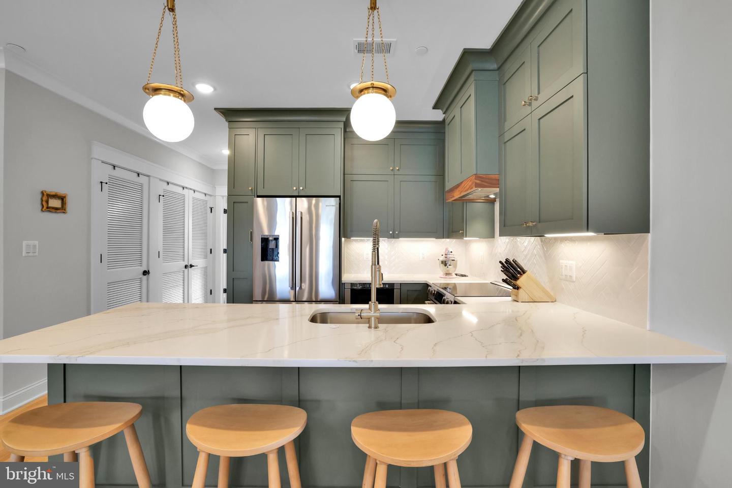 217 16TH ST NE #7, WASHINGTON, District Of Columbia 20002, 2 Bedrooms Bedrooms, 5 Rooms Rooms,2 BathroomsBathrooms,Residential,For sale,217 16TH ST NE #7,DCDC2221148 MLS # DCDC2221148