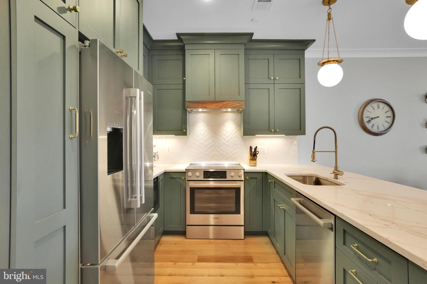 217 16TH ST NE #7, WASHINGTON, District Of Columbia 20002, 2 Bedrooms Bedrooms, 5 Rooms Rooms,2 BathroomsBathrooms,Residential,For sale,217 16TH ST NE #7,DCDC2221148 MLS # DCDC2221148