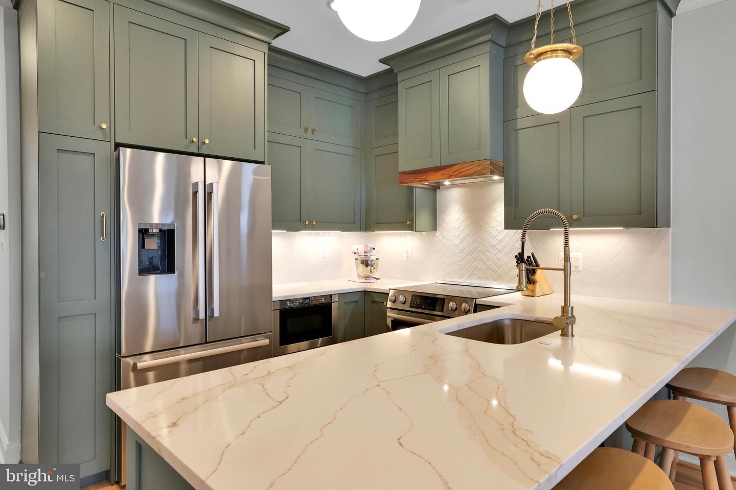 217 16TH ST NE #7, WASHINGTON, District Of Columbia 20002, 2 Bedrooms Bedrooms, 5 Rooms Rooms,2 BathroomsBathrooms,Residential,For sale,217 16TH ST NE #7,DCDC2221148 MLS # DCDC2221148