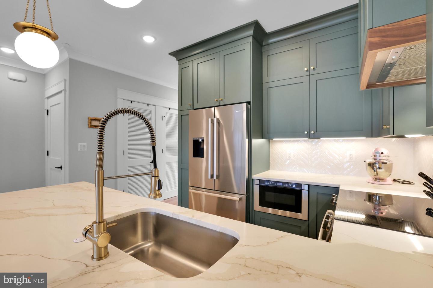 217 16TH ST NE #7, WASHINGTON, District Of Columbia 20002, 2 Bedrooms Bedrooms, 5 Rooms Rooms,2 BathroomsBathrooms,Residential,For sale,217 16TH ST NE #7,DCDC2221148 MLS # DCDC2221148