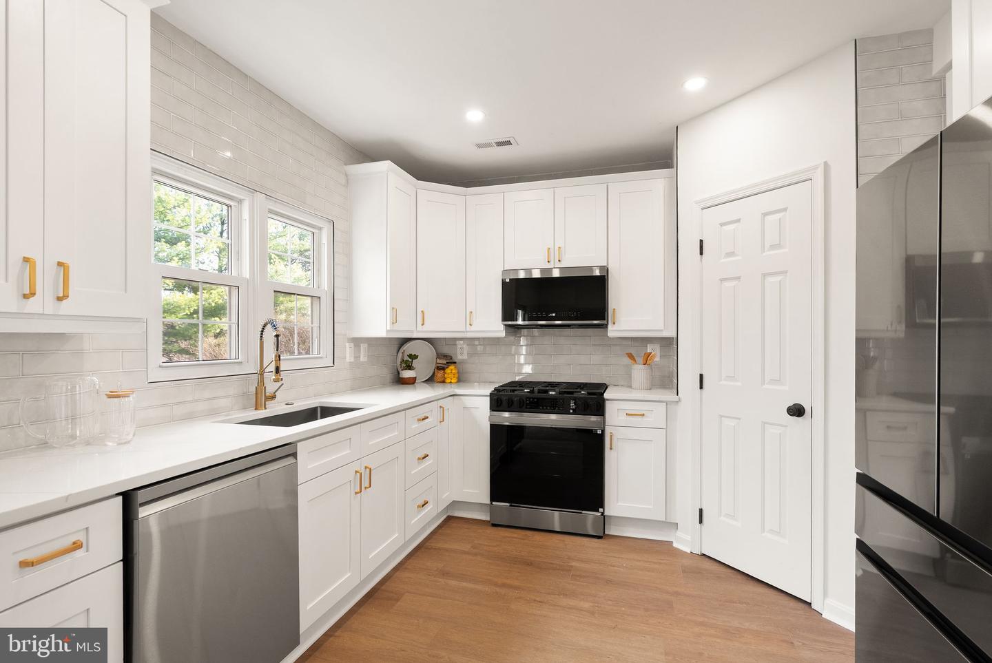 7057 KINGS MANOR DR, ALEXANDRIA, Virginia 22315, 3 Bedrooms Bedrooms, ,3 BathroomsBathrooms,Residential,For sale,7057 KINGS MANOR DR,VAFX2274066 MLS # VAFX2274066