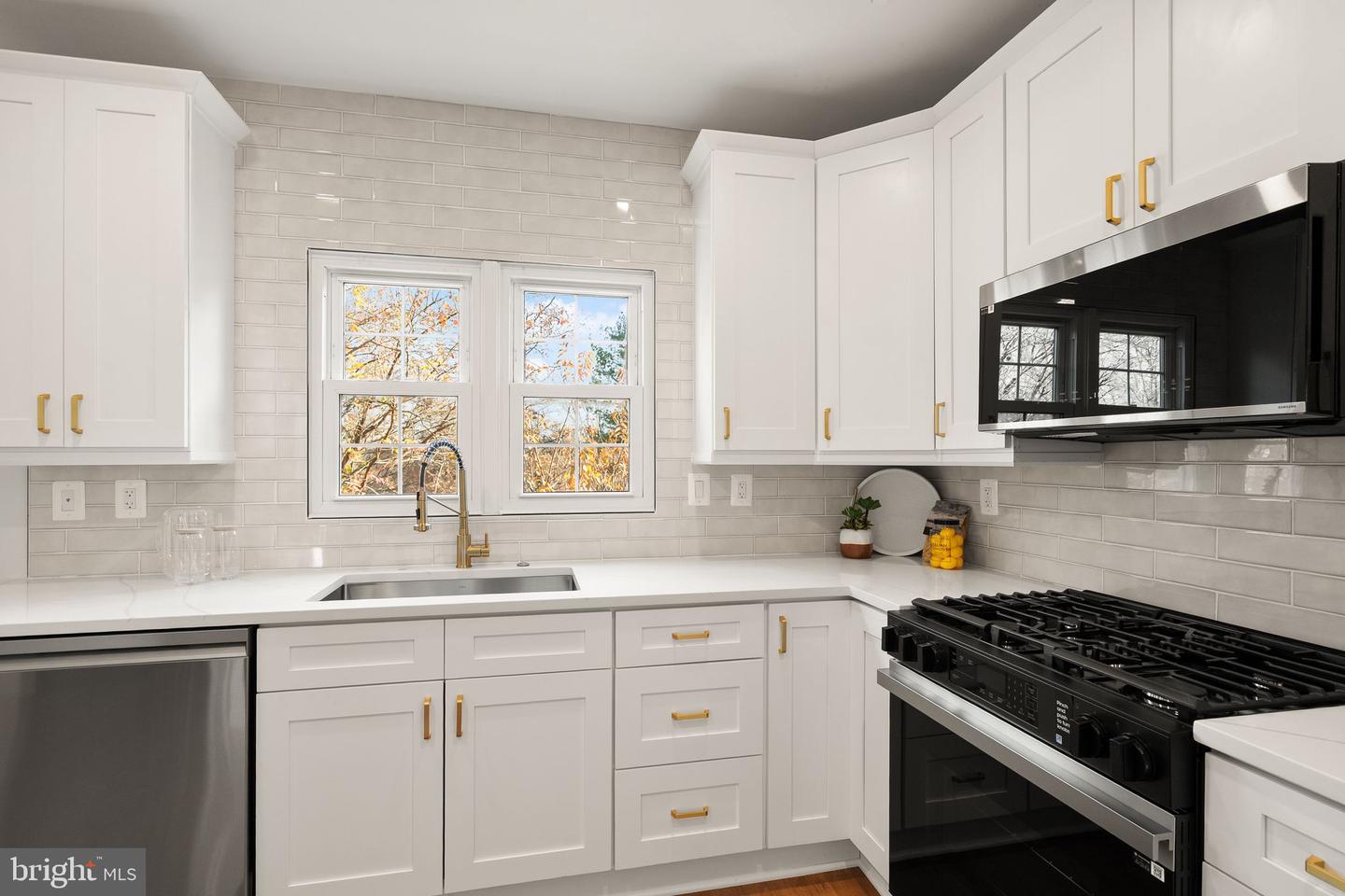 7057 KINGS MANOR DR, ALEXANDRIA, Virginia 22315, 3 Bedrooms Bedrooms, ,3 BathroomsBathrooms,Residential,For sale,7057 KINGS MANOR DR,VAFX2274066 MLS # VAFX2274066