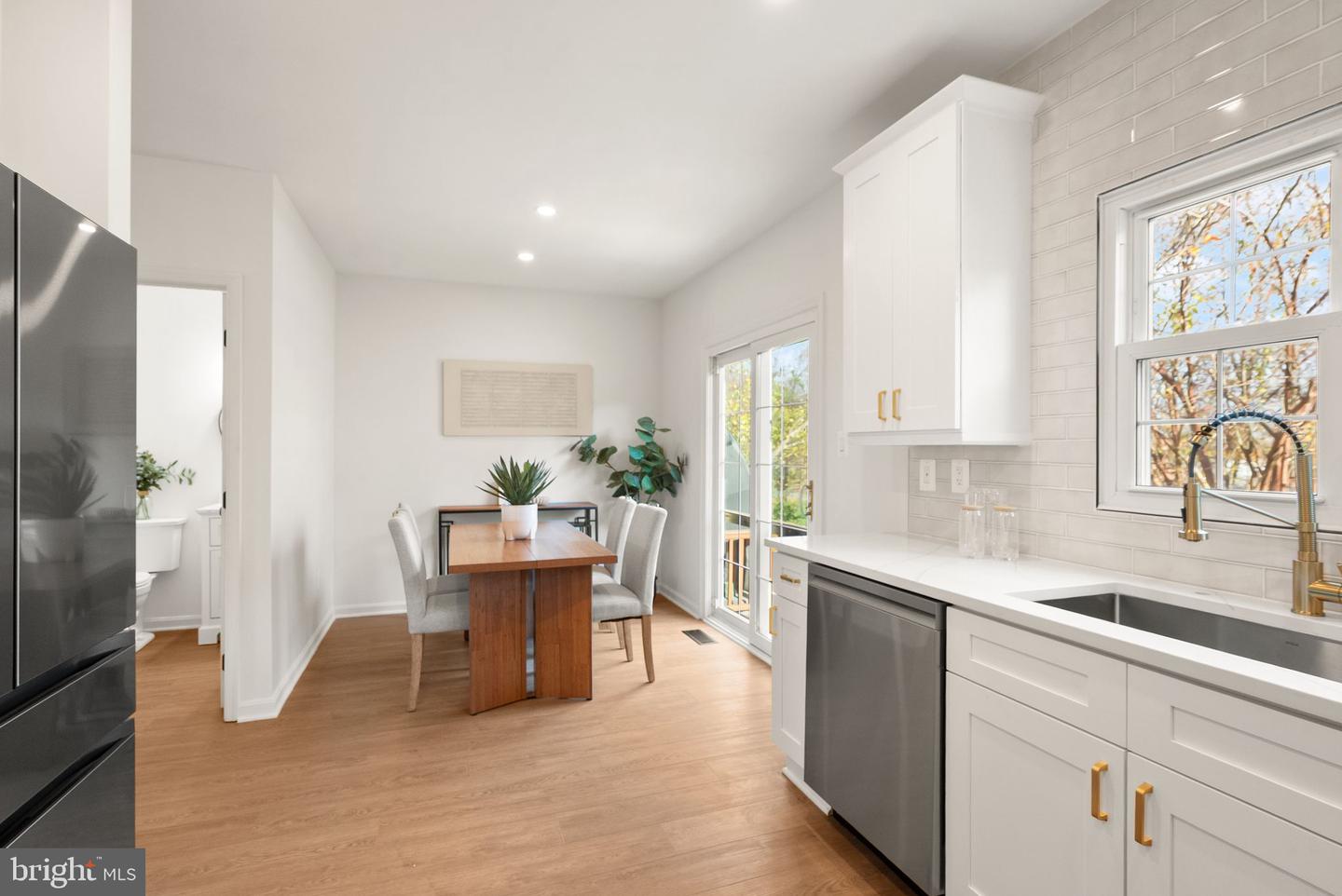 7057 KINGS MANOR DR, ALEXANDRIA, Virginia 22315, 3 Bedrooms Bedrooms, ,3 BathroomsBathrooms,Residential,For sale,7057 KINGS MANOR DR,VAFX2274066 MLS # VAFX2274066