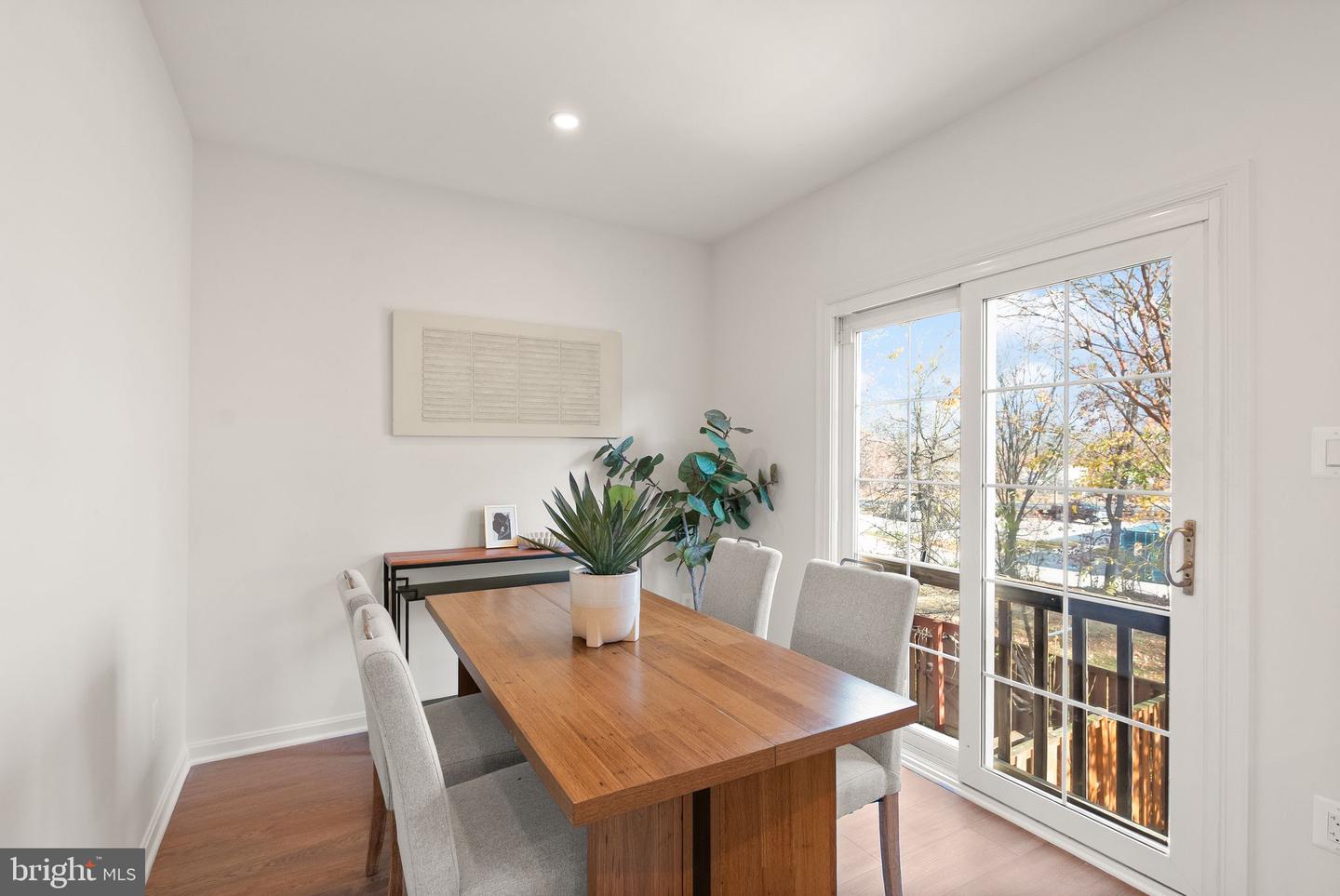 7057 KINGS MANOR DR, ALEXANDRIA, Virginia 22315, 3 Bedrooms Bedrooms, ,3 BathroomsBathrooms,Residential,For sale,7057 KINGS MANOR DR,VAFX2274066 MLS # VAFX2274066