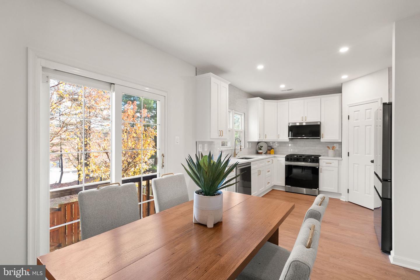 7057 KINGS MANOR DR, ALEXANDRIA, Virginia 22315, 3 Bedrooms Bedrooms, ,3 BathroomsBathrooms,Residential,For sale,7057 KINGS MANOR DR,VAFX2274066 MLS # VAFX2274066