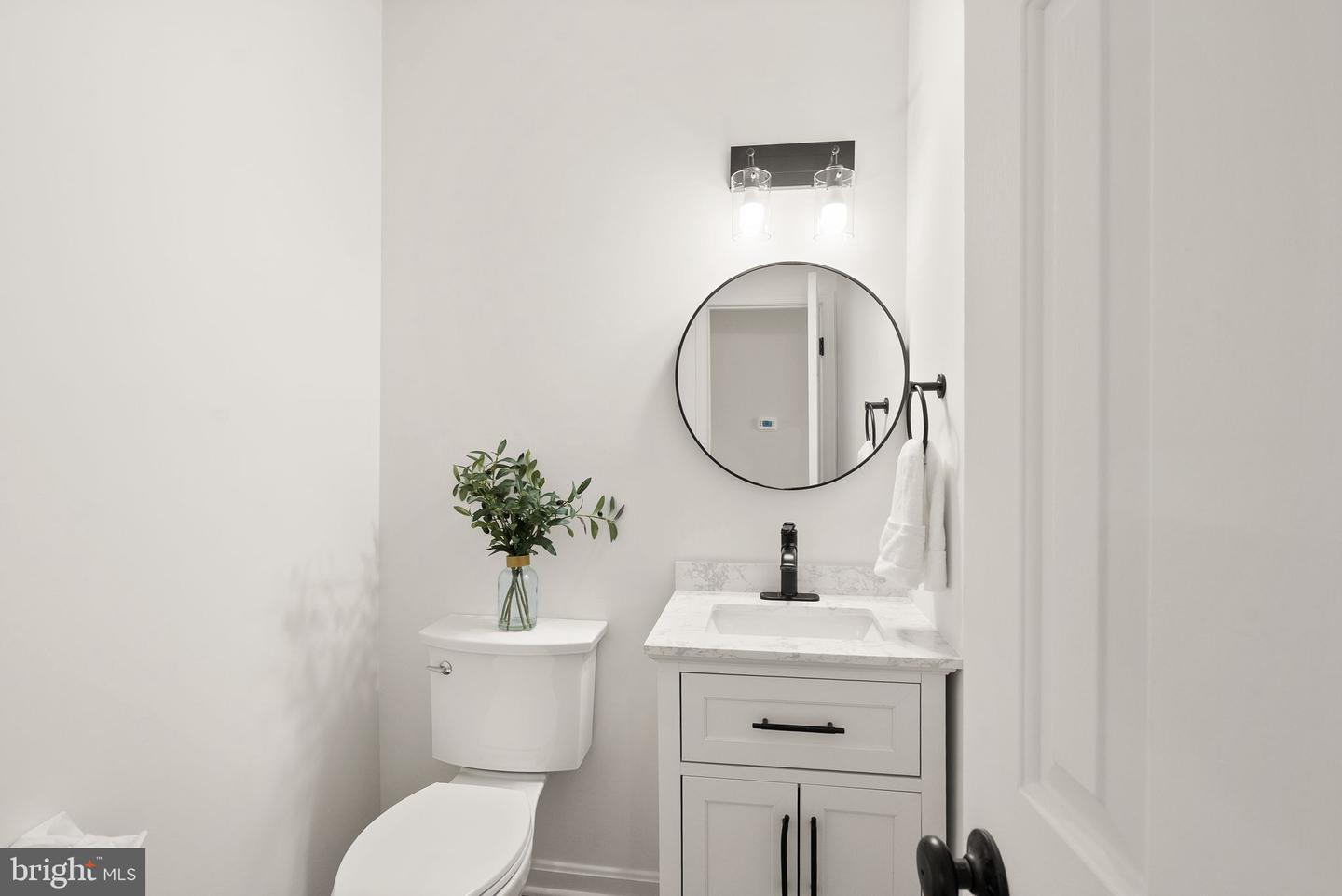 7057 KINGS MANOR DR, ALEXANDRIA, Virginia 22315, 3 Bedrooms Bedrooms, ,3 BathroomsBathrooms,Residential,For sale,7057 KINGS MANOR DR,VAFX2274066 MLS # VAFX2274066