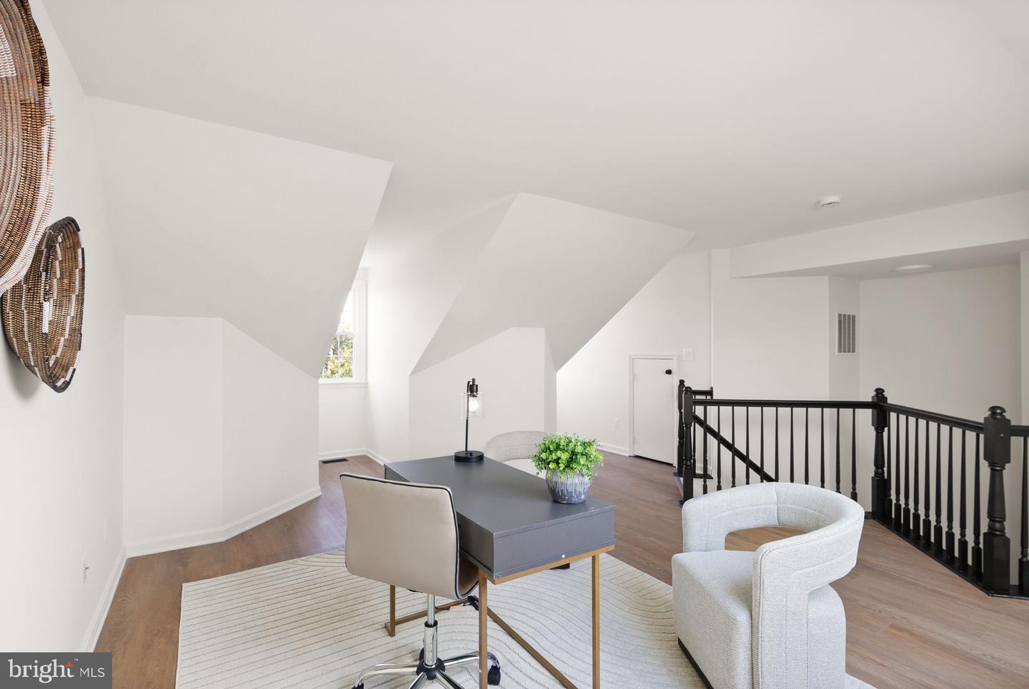 7057 KINGS MANOR DR, ALEXANDRIA, Virginia 22315, 3 Bedrooms Bedrooms, ,3 BathroomsBathrooms,Residential,For sale,7057 KINGS MANOR DR,VAFX2274066 MLS # VAFX2274066