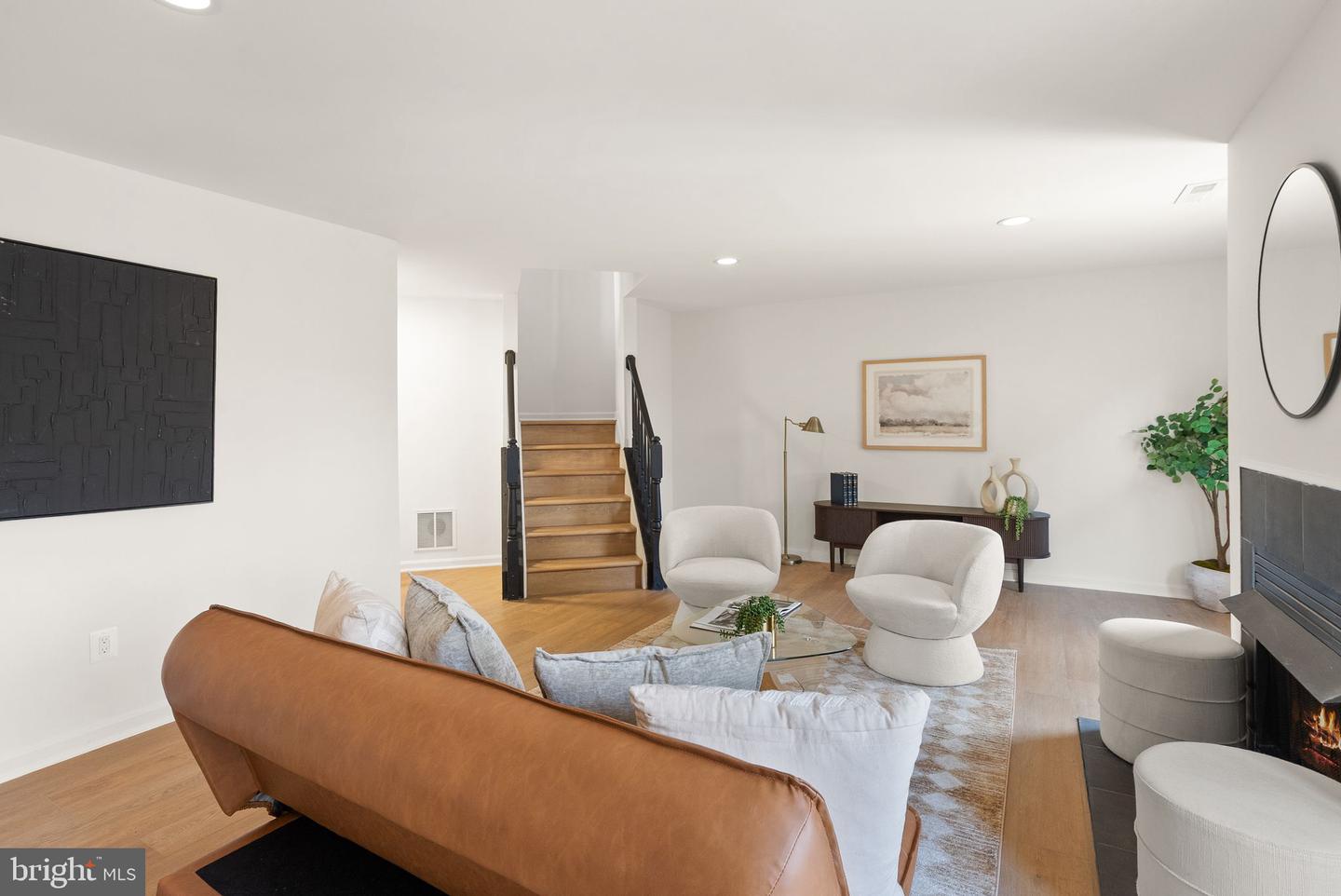 7057 KINGS MANOR DR, ALEXANDRIA, Virginia 22315, 3 Bedrooms Bedrooms, ,3 BathroomsBathrooms,Residential,For sale,7057 KINGS MANOR DR,VAFX2274066 MLS # VAFX2274066