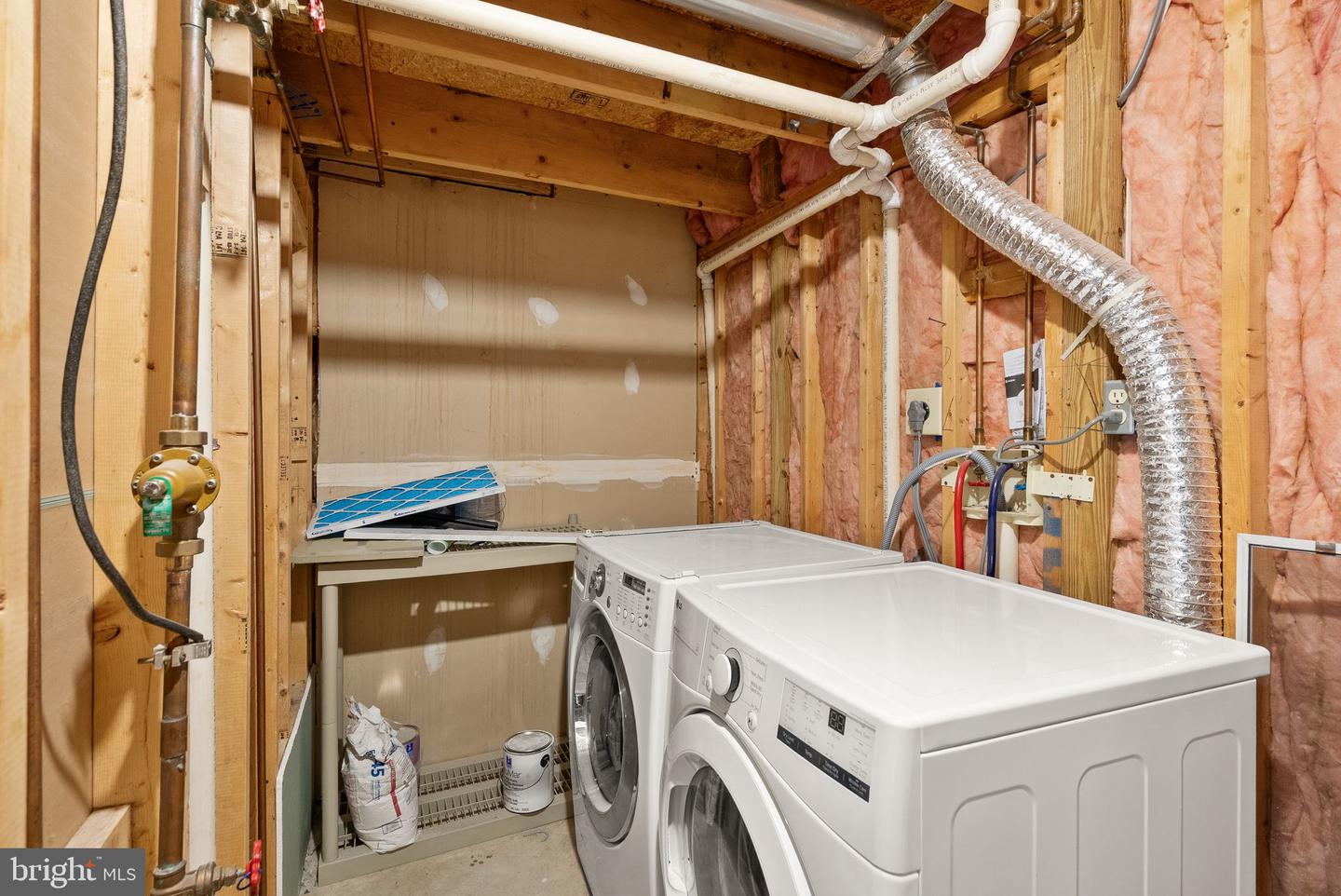 7057 KINGS MANOR DR, ALEXANDRIA, Virginia 22315, 3 Bedrooms Bedrooms, ,3 BathroomsBathrooms,Residential,For sale,7057 KINGS MANOR DR,VAFX2274066 MLS # VAFX2274066