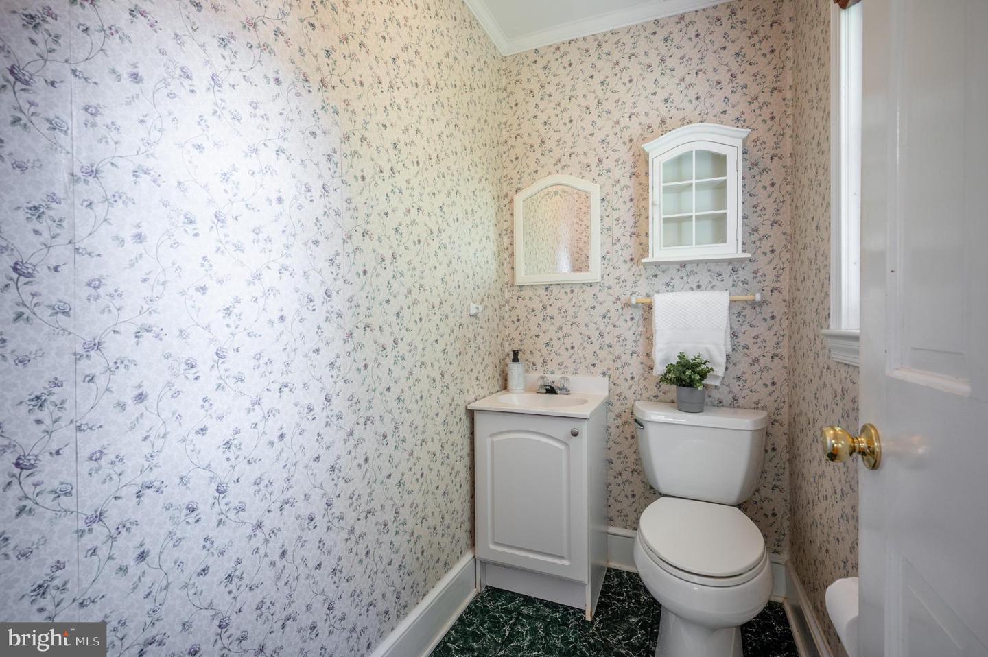 6329 NICHOLSON ST, FALLS CHURCH, Virginia 22044, 4 Bedrooms Bedrooms, 8 Rooms Rooms,3 BathroomsBathrooms,Residential,For sale,6329 NICHOLSON ST,VAFX2275766 MLS # VAFX2275766