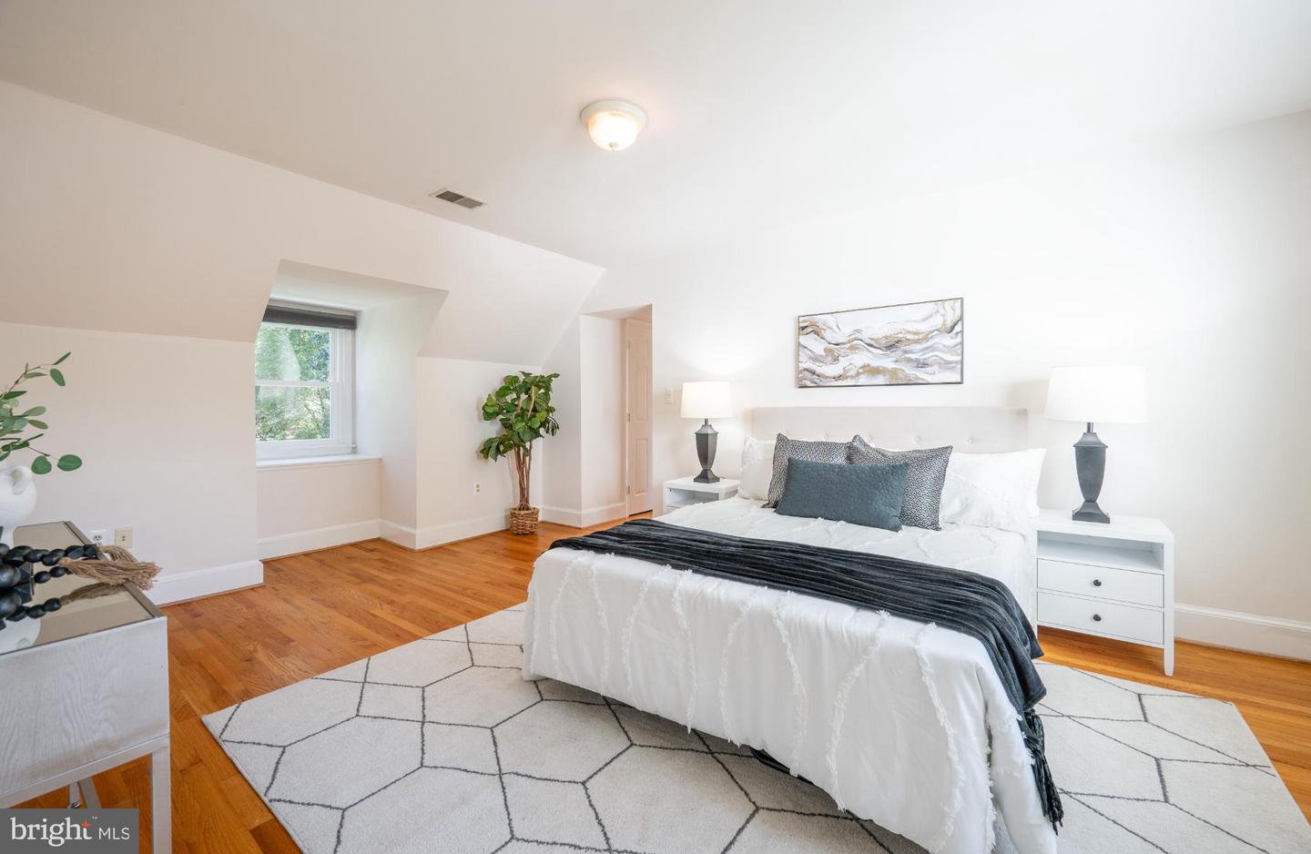 6329 NICHOLSON ST, FALLS CHURCH, Virginia 22044, 4 Bedrooms Bedrooms, 8 Rooms Rooms,3 BathroomsBathrooms,Residential,For sale,6329 NICHOLSON ST,VAFX2275766 MLS # VAFX2275766