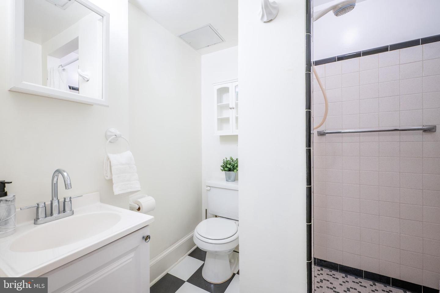 6329 NICHOLSON ST, FALLS CHURCH, Virginia 22044, 4 Bedrooms Bedrooms, 8 Rooms Rooms,3 BathroomsBathrooms,Residential,For sale,6329 NICHOLSON ST,VAFX2275766 MLS # VAFX2275766