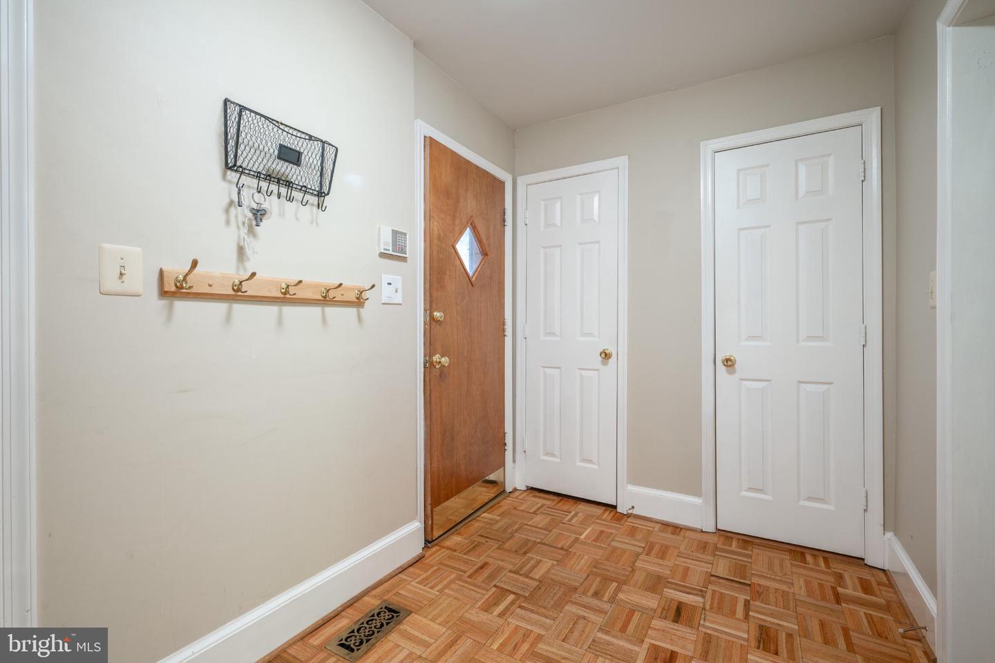 6329 NICHOLSON ST, FALLS CHURCH, Virginia 22044, 4 Bedrooms Bedrooms, 8 Rooms Rooms,3 BathroomsBathrooms,Residential,For sale,6329 NICHOLSON ST,VAFX2275766 MLS # VAFX2275766