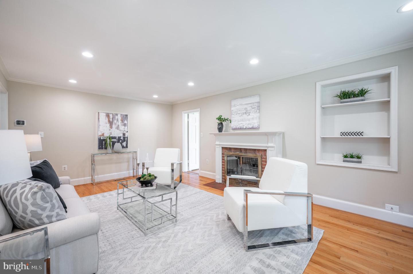 6329 NICHOLSON ST, FALLS CHURCH, Virginia 22044, 4 Bedrooms Bedrooms, 8 Rooms Rooms,3 BathroomsBathrooms,Residential,For sale,6329 NICHOLSON ST,VAFX2275766 MLS # VAFX2275766