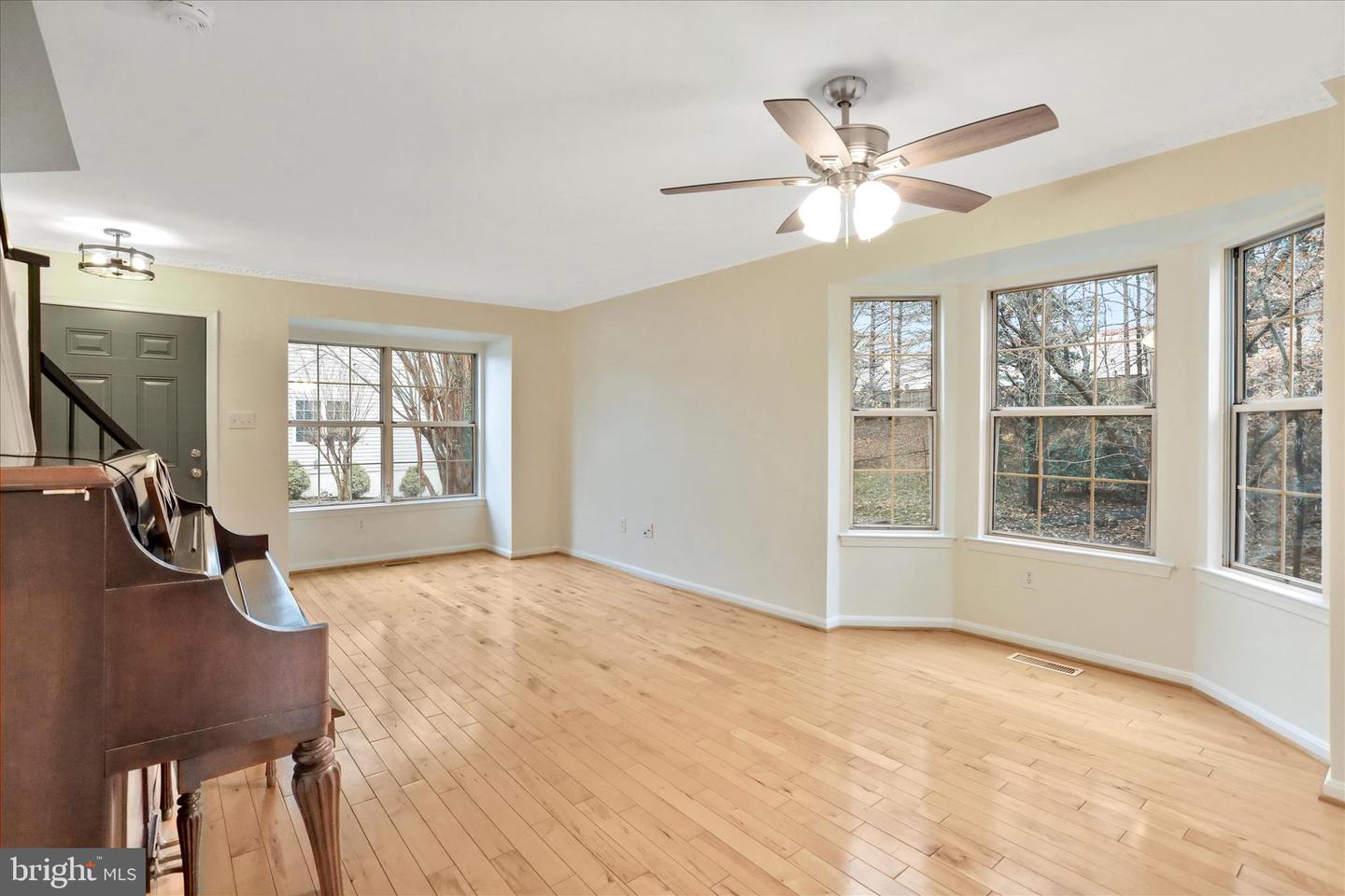 5716 OSPREY CT, CLIFTON, Virginia 20124, 2 Bedrooms Bedrooms, ,2 BathroomsBathrooms,Residential,For sale,5716 OSPREY CT,VAFX2278972 MLS # VAFX2278972 5716 OSPREY CT, CLIFTON, Virginia 20124, 2 Bedrooms Bedrooms, ,2 BathroomsBathrooms,Residential,For sale,5716 OSPREY CT,VAFX2278972 MLS # VAFX2278972