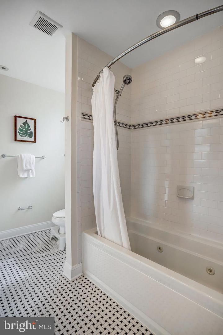 15 TODD PL NE, WASHINGTON, District Of Columbia 20002, 4 Bedrooms Bedrooms, ,2 BathroomsBathrooms,Residential,For sale,15 TODD PL NE,DCDC2231724 MLS # DCDC2231724