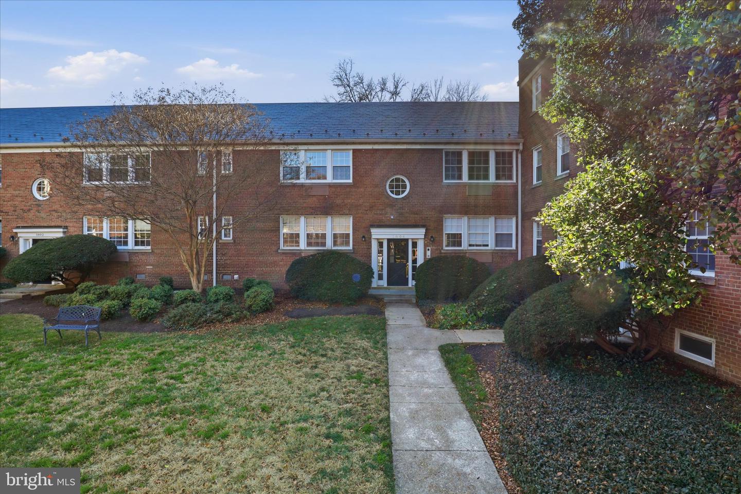 1804 W ABINGDON DR #201, ALEXANDRIA, Virginia 22314, 1 Bedroom Bedrooms, ,1 BathroomBathrooms,Residential,For sale,1804 W ABINGDON DR #201,VAAX2052014 MLS # VAAX2052014