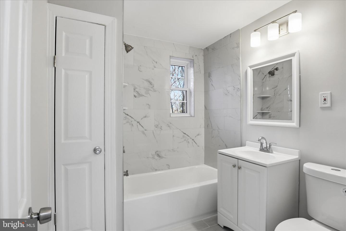 1804 W ABINGDON DR #201, ALEXANDRIA, Virginia 22314, 1 Bedroom Bedrooms, ,1 BathroomBathrooms,Residential,For sale,1804 W ABINGDON DR #201,VAAX2052014 MLS # VAAX2052014