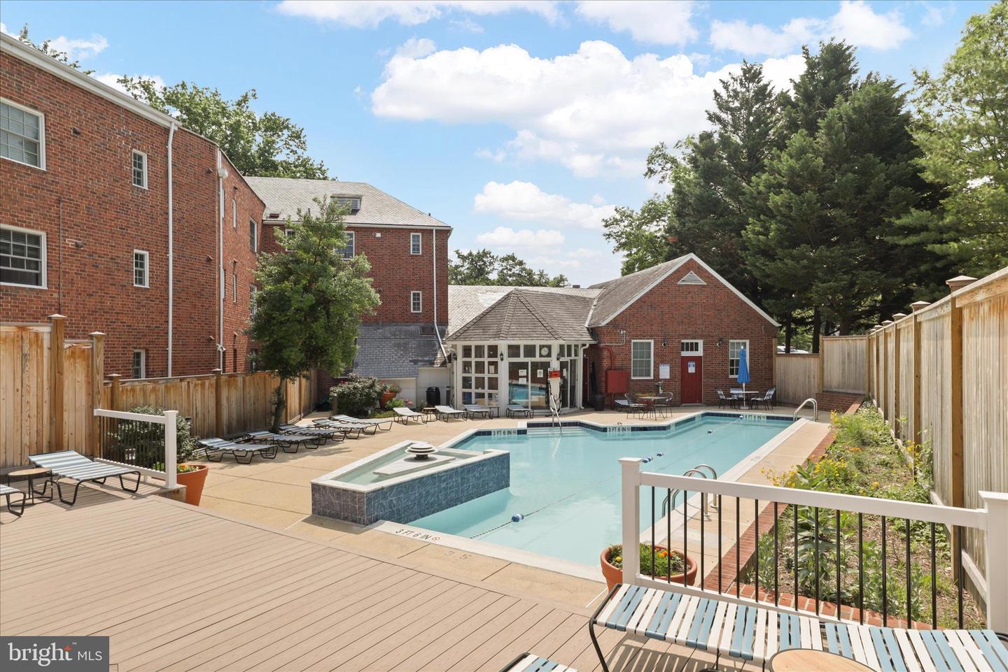 1804 W ABINGDON DR #201, ALEXANDRIA, Virginia 22314, 1 Bedroom Bedrooms, ,1 BathroomBathrooms,Residential,For sale,1804 W ABINGDON DR #201,VAAX2052014 MLS # VAAX2052014