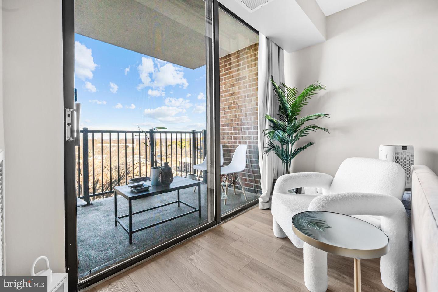 2300 PIMMIT DR #807, FALLS CHURCH, Virginia 22043, 1 Bedroom Bedrooms, ,1 BathroomBathrooms,Residential,For sale,2300 PIMMIT DR #807,VAFX2280398 MLS # VAFX2280398