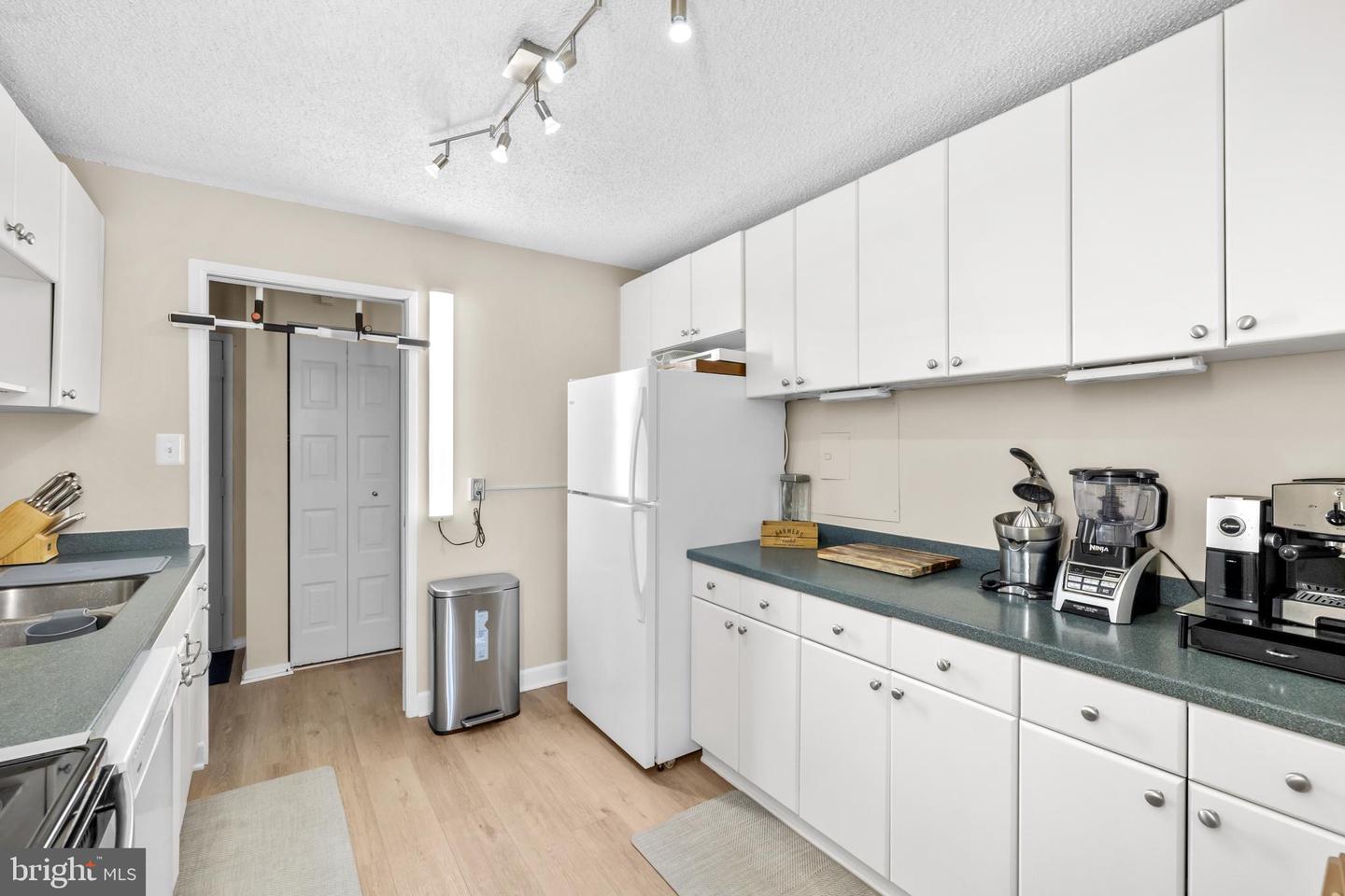 2300 PIMMIT DR #807, FALLS CHURCH, Virginia 22043, 1 Bedroom Bedrooms, ,1 BathroomBathrooms,Residential,For sale,2300 PIMMIT DR #807,VAFX2280398 MLS # VAFX2280398