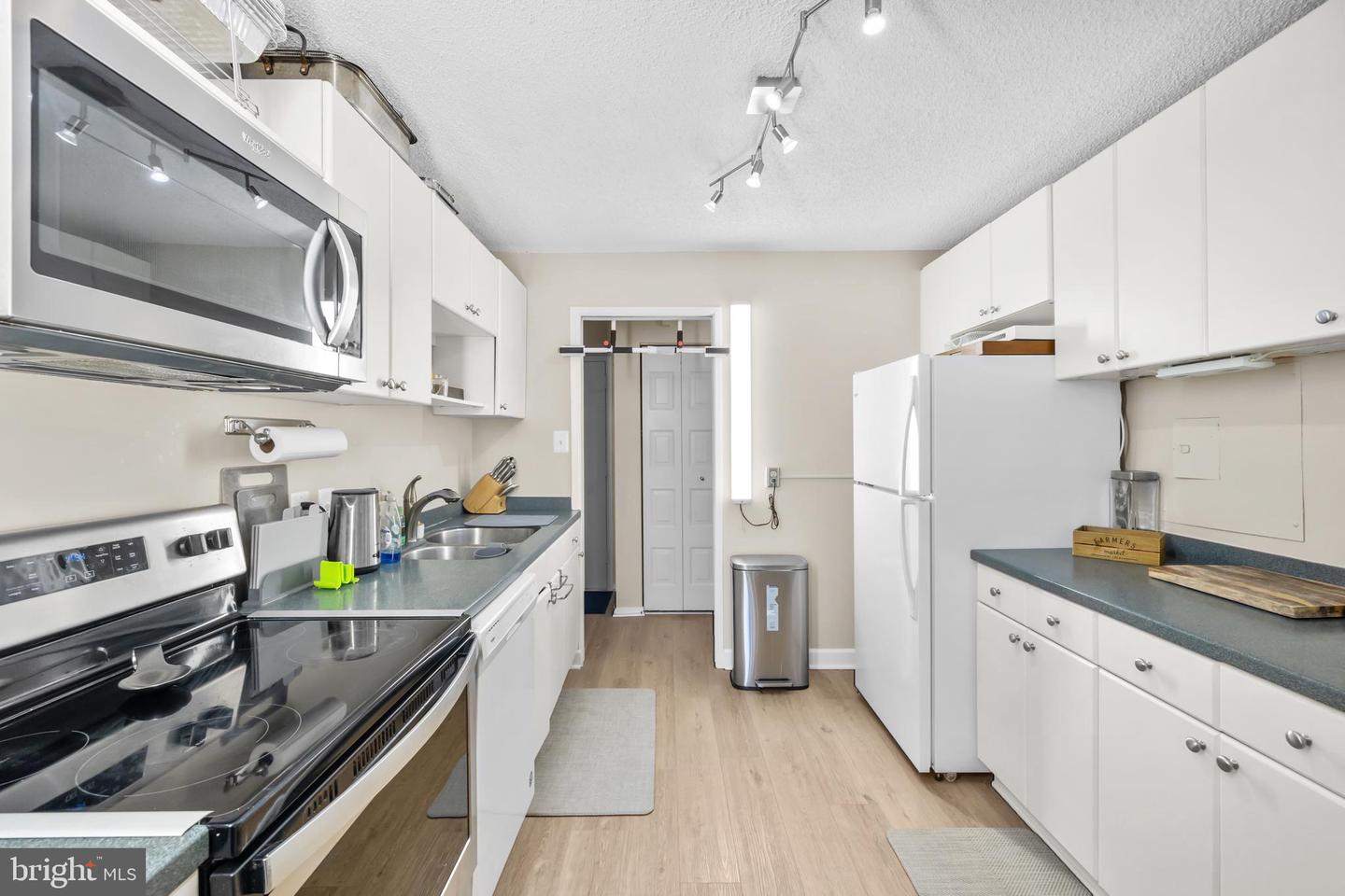 2300 PIMMIT DR #807, FALLS CHURCH, Virginia 22043, 1 Bedroom Bedrooms, ,1 BathroomBathrooms,Residential,For sale,2300 PIMMIT DR #807,VAFX2280398 MLS # VAFX2280398