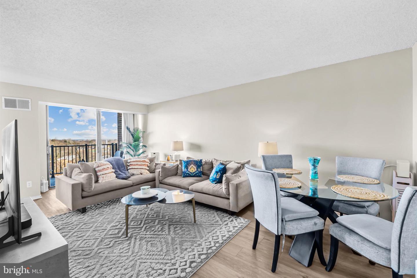 2300 PIMMIT DR #807, FALLS CHURCH, Virginia 22043, 1 Bedroom Bedrooms, ,1 BathroomBathrooms,Residential,For sale,2300 PIMMIT DR #807,VAFX2280398 MLS # VAFX2280398