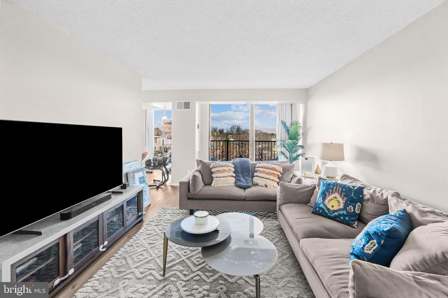 2300 PIMMIT DR #807, FALLS CHURCH, Virginia 22043, 1 Bedroom Bedrooms, ,1 BathroomBathrooms,Residential,For sale,2300 PIMMIT DR #807,VAFX2280398 MLS # VAFX2280398