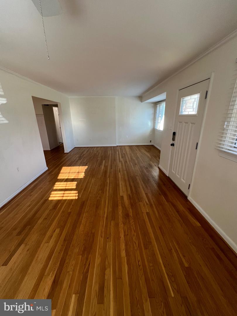 401 MOOREFIELD RD SW, VIENNA, Virginia 22180, 4 Bedrooms Bedrooms, ,3 BathroomsBathrooms,Residential,For sale,401 MOOREFIELD RD SW,VAFX2280812 MLS # VAFX2280812