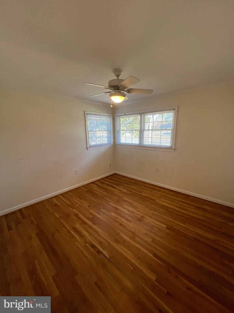 401 MOOREFIELD RD SW, VIENNA, Virginia 22180, 4 Bedrooms Bedrooms, ,3 BathroomsBathrooms,Residential,For sale,401 MOOREFIELD RD SW,VAFX2280812 MLS # VAFX2280812