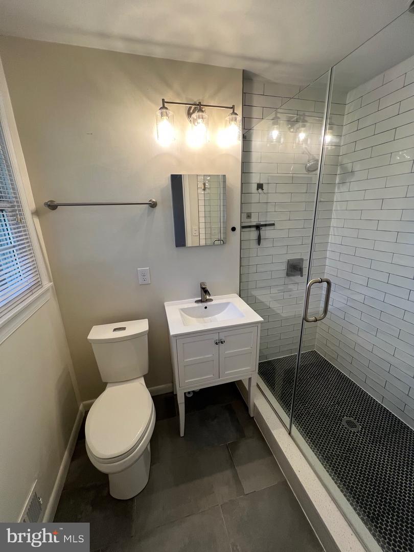 401 MOOREFIELD RD SW, VIENNA, Virginia 22180, 4 Bedrooms Bedrooms, ,3 BathroomsBathrooms,Residential,For sale,401 MOOREFIELD RD SW,VAFX2280812 MLS # VAFX2280812