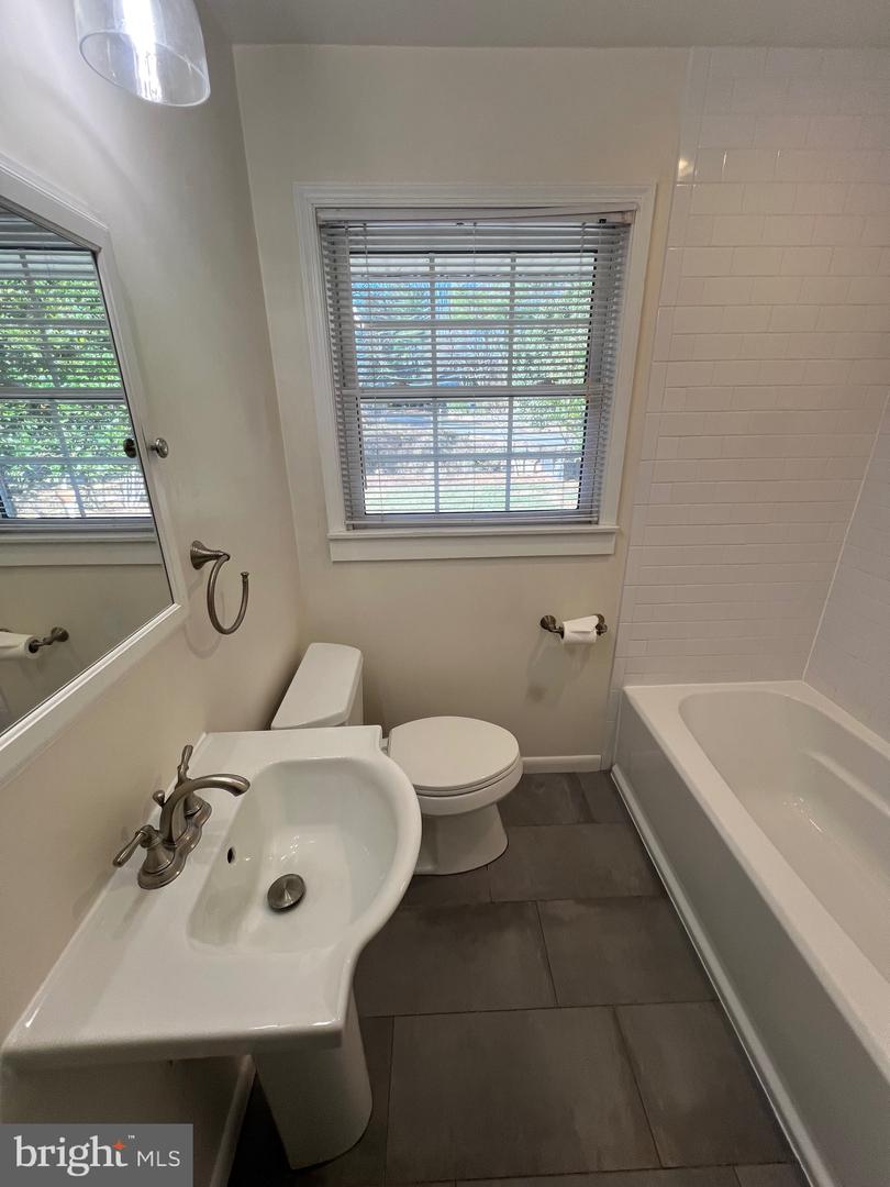 401 MOOREFIELD RD SW, VIENNA, Virginia 22180, 4 Bedrooms Bedrooms, ,3 BathroomsBathrooms,Residential,For sale,401 MOOREFIELD RD SW,VAFX2280812 MLS # VAFX2280812