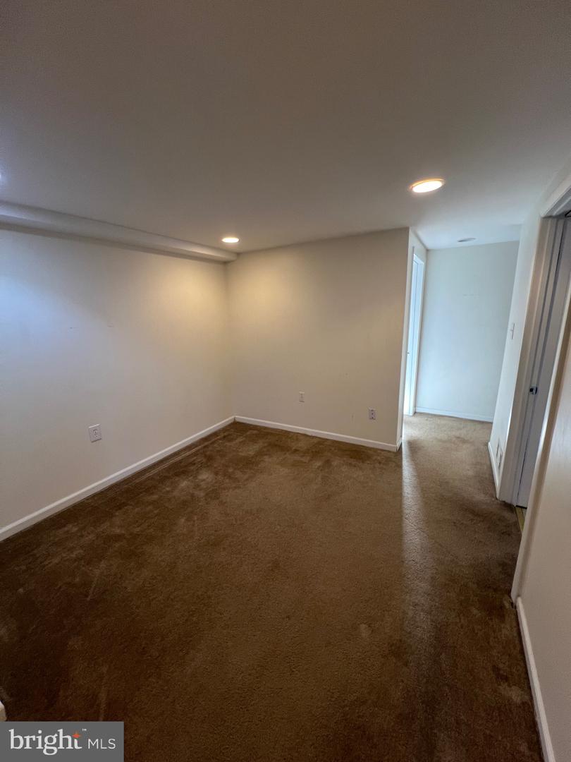 401 MOOREFIELD RD SW, VIENNA, Virginia 22180, 4 Bedrooms Bedrooms, ,3 BathroomsBathrooms,Residential,For sale,401 MOOREFIELD RD SW,VAFX2280812 MLS # VAFX2280812