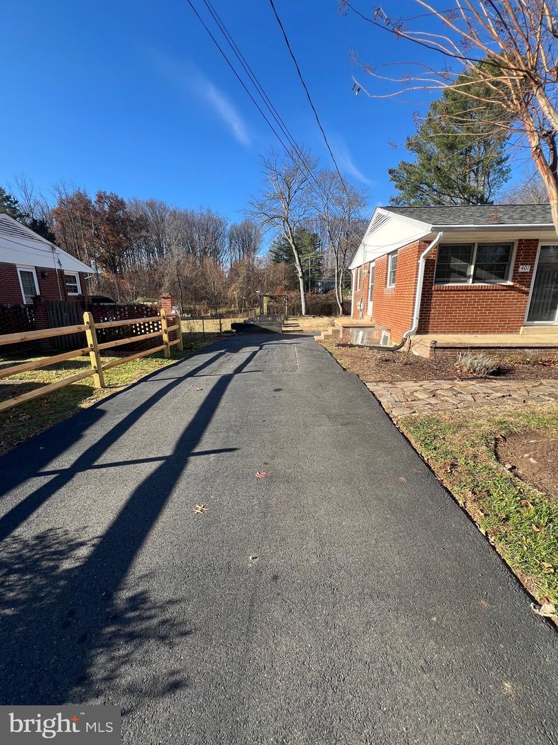 401 MOOREFIELD RD SW, VIENNA, Virginia 22180, 4 Bedrooms Bedrooms, ,3 BathroomsBathrooms,Residential,For sale,401 MOOREFIELD RD SW,VAFX2280812 MLS # VAFX2280812