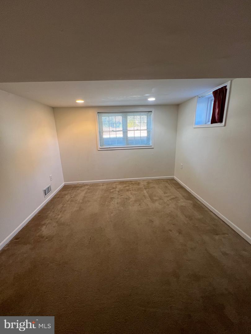 401 MOOREFIELD RD SW, VIENNA, Virginia 22180, 4 Bedrooms Bedrooms, ,3 BathroomsBathrooms,Residential,For sale,401 MOOREFIELD RD SW,VAFX2280812 MLS # VAFX2280812