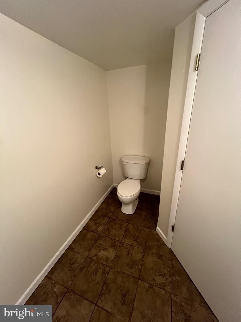 401 MOOREFIELD RD SW, VIENNA, Virginia 22180, 4 Bedrooms Bedrooms, ,3 BathroomsBathrooms,Residential,For sale,401 MOOREFIELD RD SW,VAFX2280812 MLS # VAFX2280812