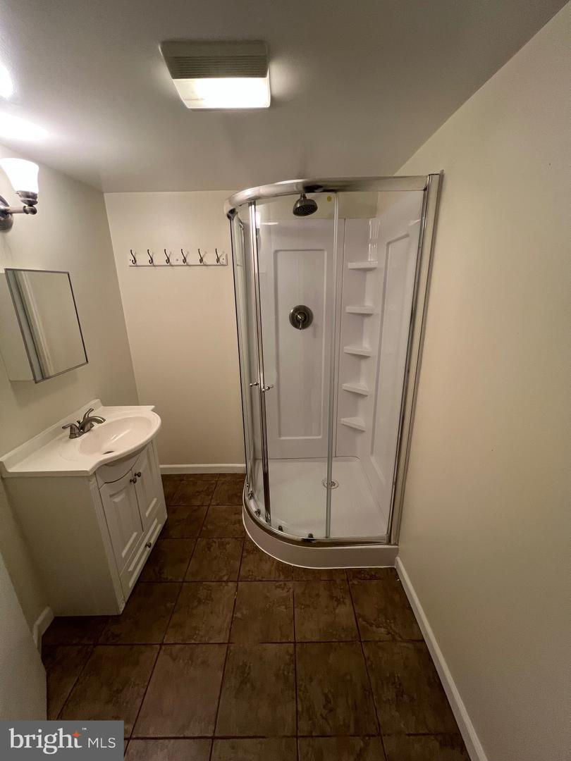 401 MOOREFIELD RD SW, VIENNA, Virginia 22180, 4 Bedrooms Bedrooms, ,3 BathroomsBathrooms,Residential,For sale,401 MOOREFIELD RD SW,VAFX2280812 MLS # VAFX2280812