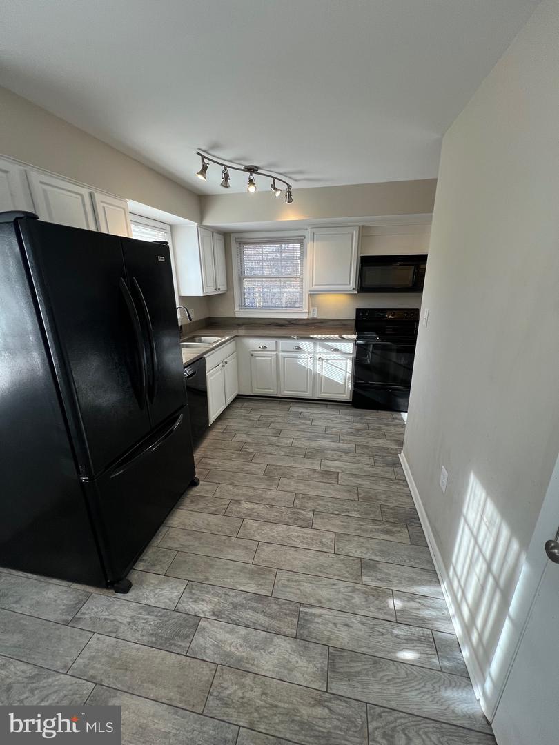 401 MOOREFIELD RD SW, VIENNA, Virginia 22180, 4 Bedrooms Bedrooms, ,3 BathroomsBathrooms,Residential,For sale,401 MOOREFIELD RD SW,VAFX2280812 MLS # VAFX2280812