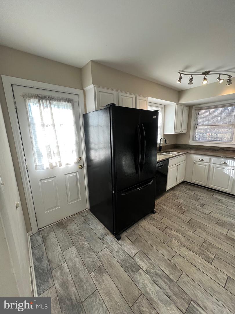 401 MOOREFIELD RD SW, VIENNA, Virginia 22180, 4 Bedrooms Bedrooms, ,3 BathroomsBathrooms,Residential,For sale,401 MOOREFIELD RD SW,VAFX2280812 MLS # VAFX2280812