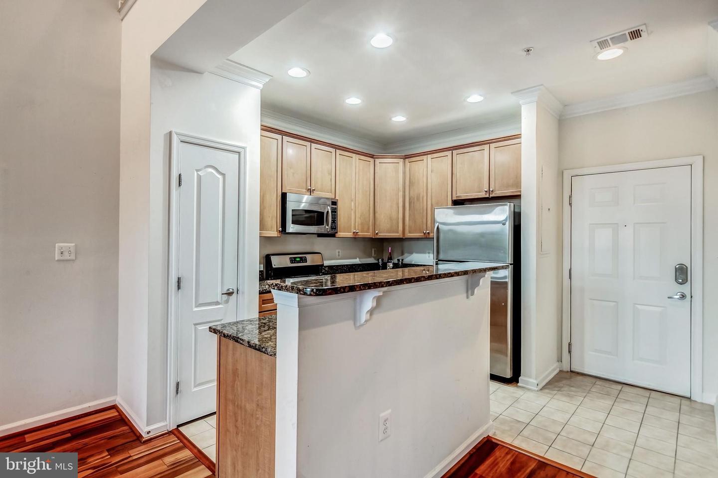 9000 LORTON STATION BLVD #205, LORTON, Virginia 22079, 2 Bedrooms Bedrooms, 7 Rooms Rooms,2 BathroomsBathrooms,Residential,For sale,9000 LORTON STATION BLVD #205,VAFX2280816 MLS # VAFX2280816