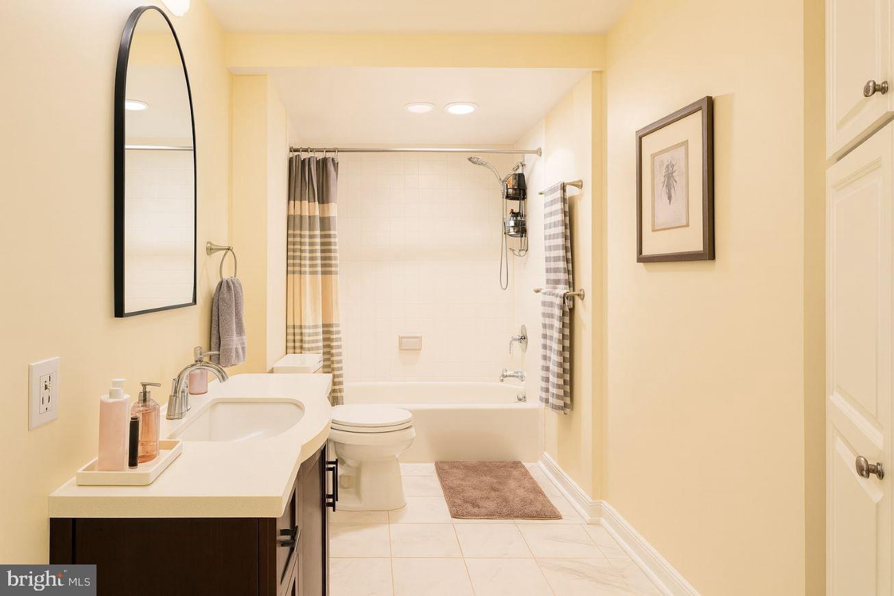 2555 PENNSYLVANIA AVE NW #408, WASHINGTON, District Of Columbia 20037, 1 Bedroom Bedrooms, ,1 BathroomBathrooms,Residential,For sale,2555 PENNSYLVANIA AVE NW #408,DCDC2233354 MLS # DCDC2233354 2555 PENNSYLVANIA AVE NW #408, WASHINGTON, District Of Columbia 20037, 1 Bedroom Bedrooms, ,1 BathroomBathrooms,Residential,For sale,2555 PENNSYLVANIA AVE NW #408,DCDC2233354 MLS # DCDC2233354