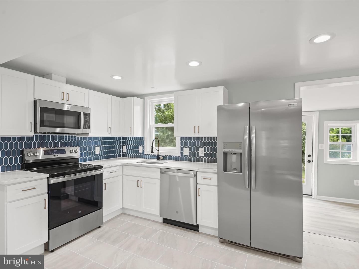 2917 E LEE AVE, ALEXANDRIA, Virginia 22306, 4 Bedrooms Bedrooms, ,3 BathroomsBathrooms,Residential,For sale,2917 E LEE AVE,VAFX2280930 MLS # VAFX2280930