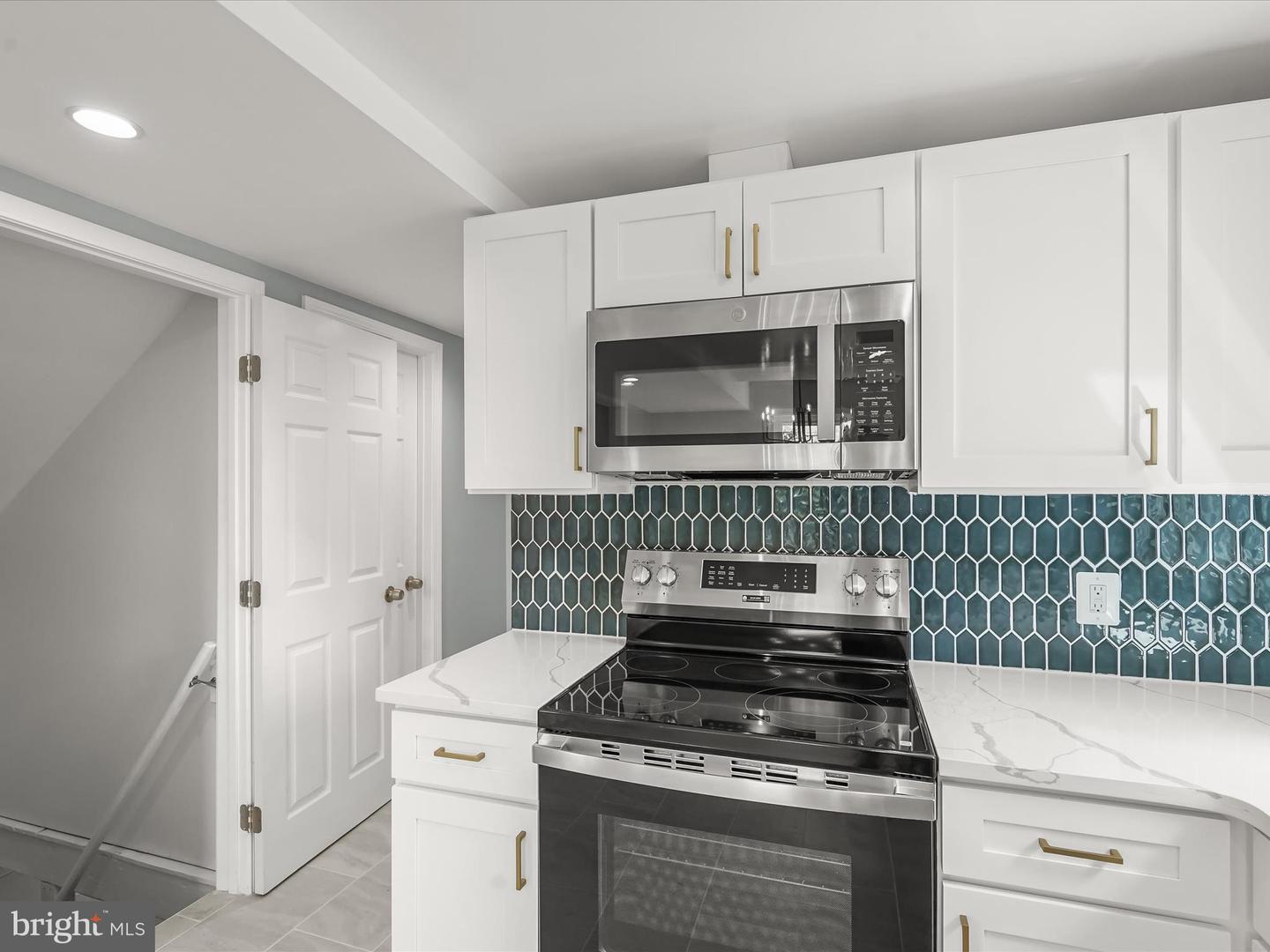 2917 E LEE AVE, ALEXANDRIA, Virginia 22306, 4 Bedrooms Bedrooms, ,3 BathroomsBathrooms,Residential,For sale,2917 E LEE AVE,VAFX2280930 MLS # VAFX2280930