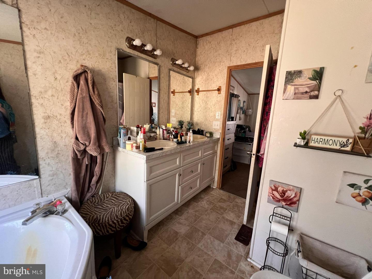 28145 WHITES NECK RD, PARKSLEY, Virginia 23421, 3 Bedrooms Bedrooms, ,2 BathroomsBathrooms,Residential,For sale,28145 WHITES NECK RD,VAAC2002438 MLS # VAAC2002438