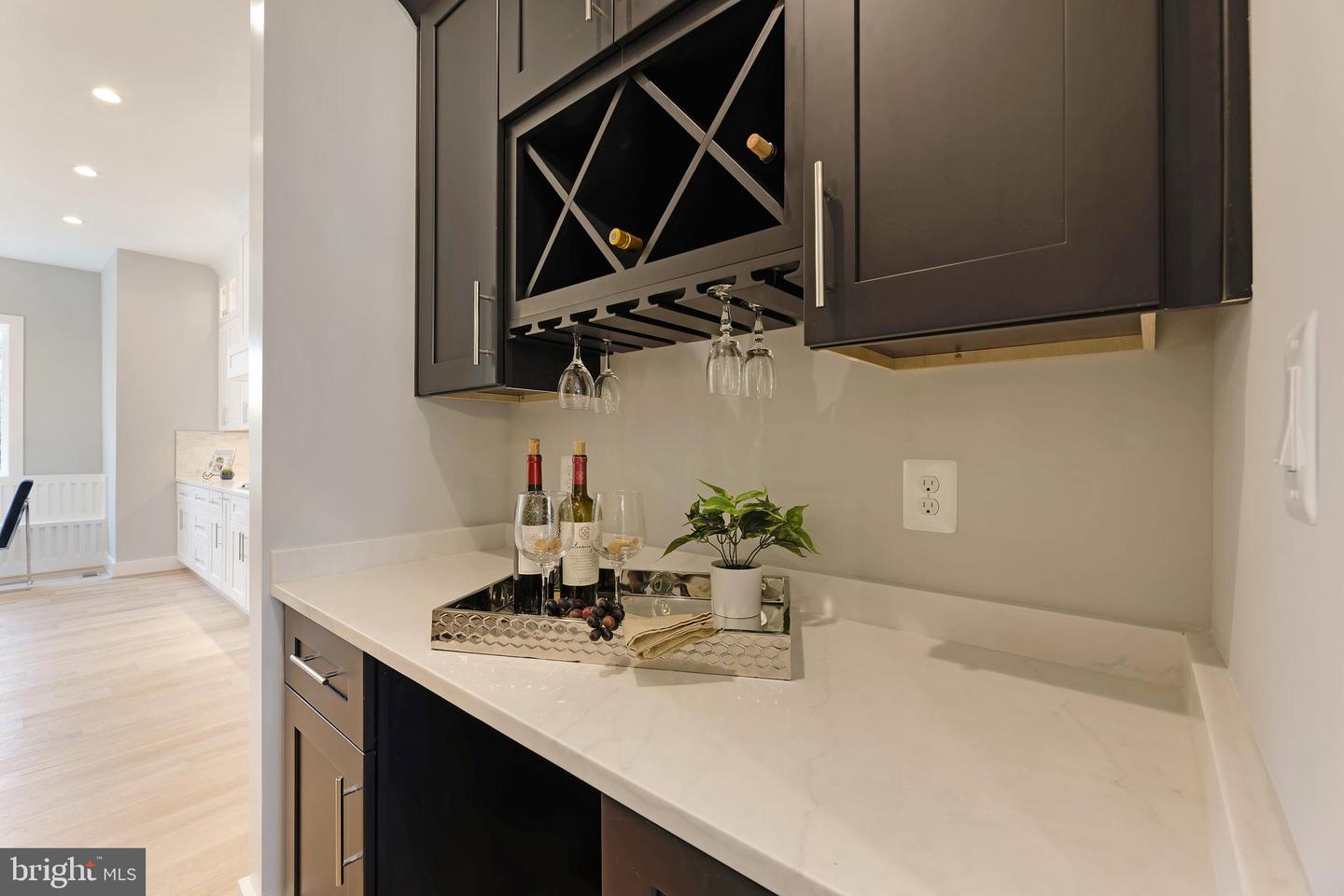 125 CASMAR ST SE, VIENNA, Virginia 22180, 7 Bedrooms Bedrooms, ,7 BathroomsBathrooms,Residential,For sale,125 CASMAR ST SE,VAFX2280946 MLS # VAFX2280946