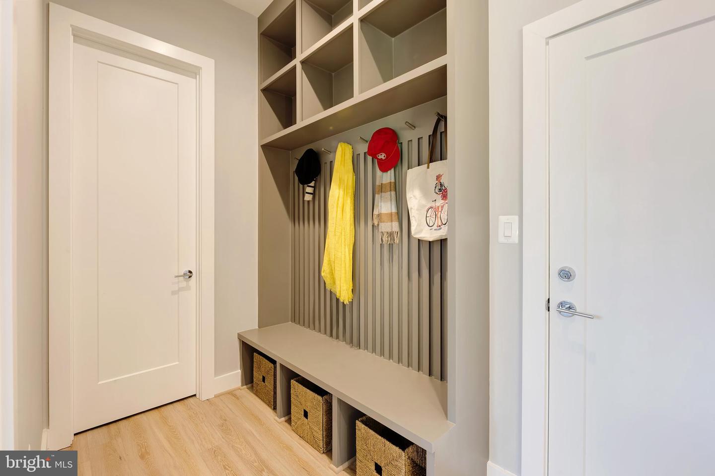 125 CASMAR ST SE, VIENNA, Virginia 22180, 7 Bedrooms Bedrooms, ,7 BathroomsBathrooms,Residential,For sale,125 CASMAR ST SE,VAFX2280946 MLS # VAFX2280946